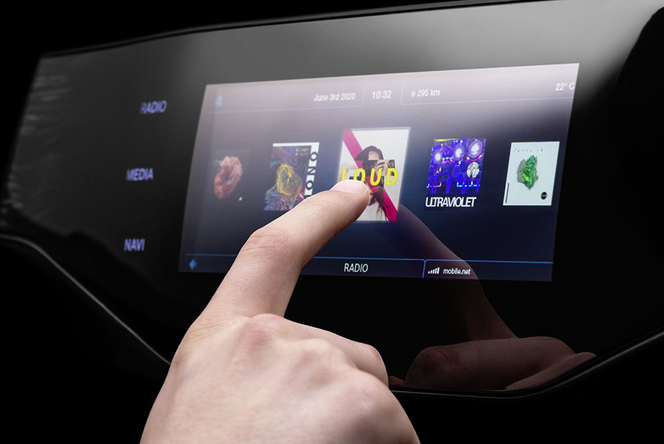 Multi-Touch als Must-have im Auto Fahrzeug-Panel mit HMI-Dashboard